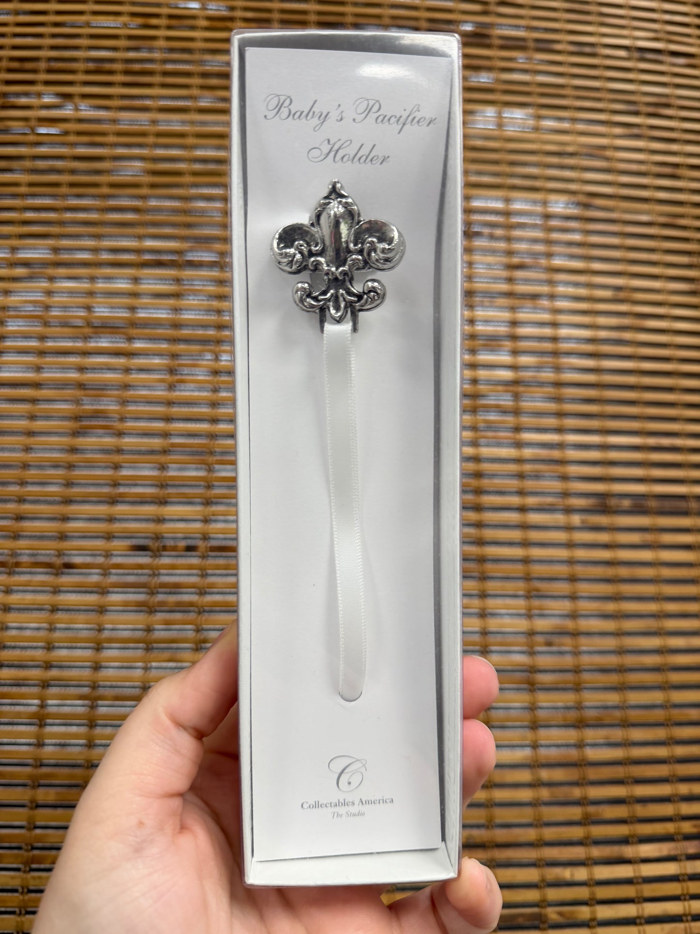 Baby's pacifier Holder