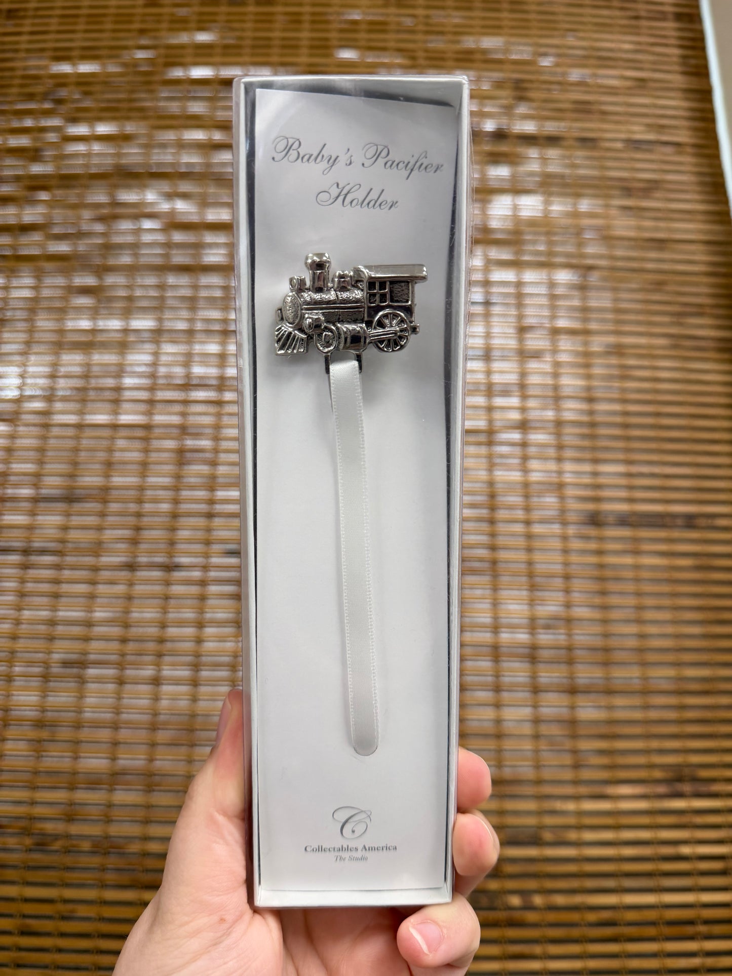 Baby's pacifier Holder